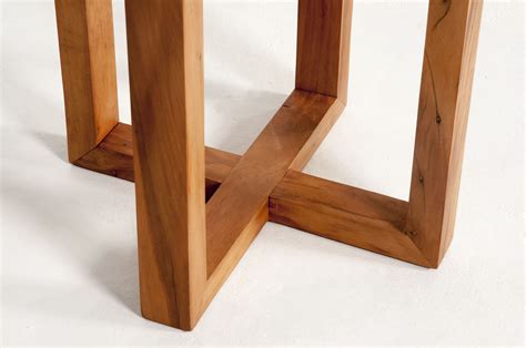 pé de mesa de madeira